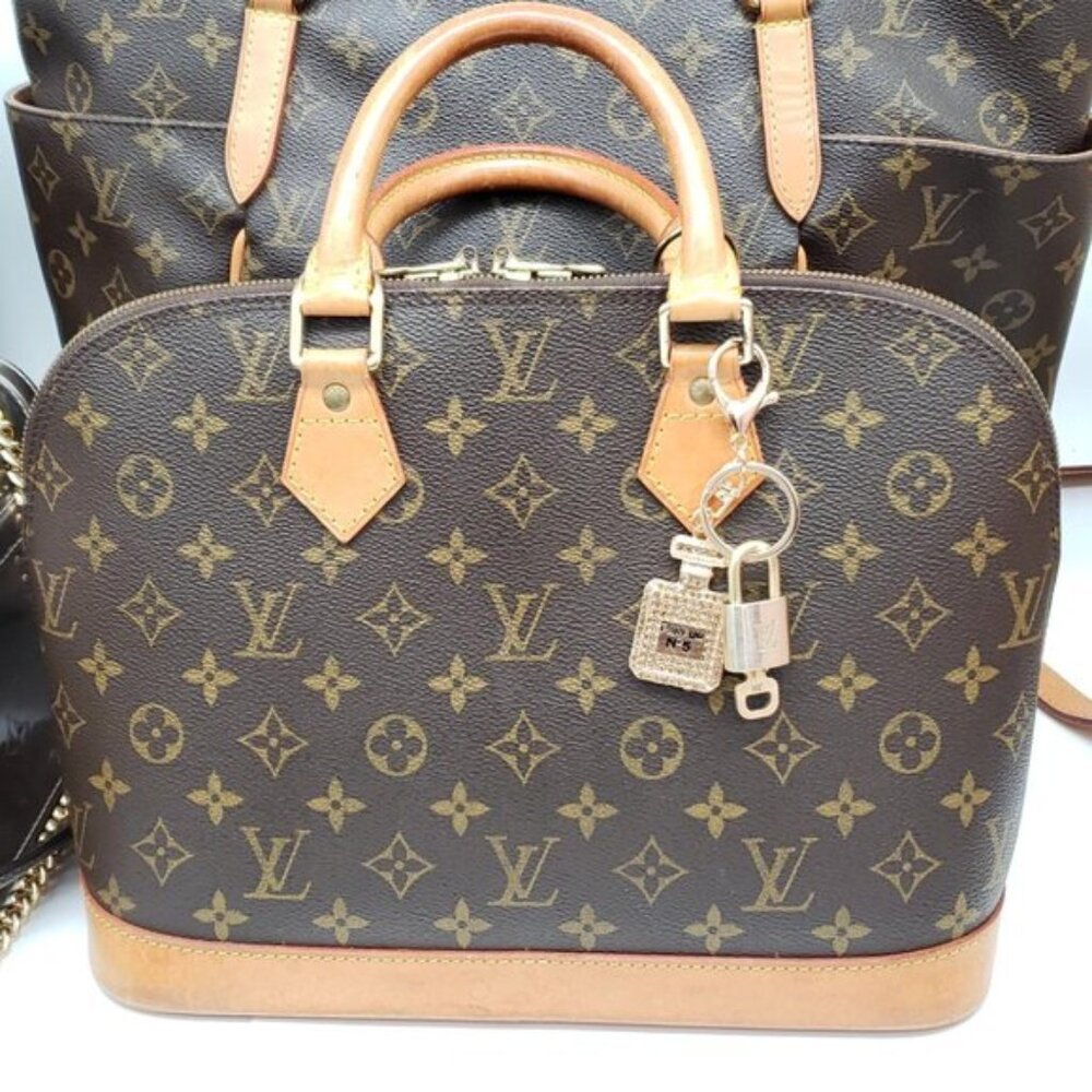 LV Authentic Gold Padlock 🔒 Key Set w/ Unbranded N5 Bottle Keychain Charm - Picture 8 of 8